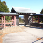 北馬出薬医門と未完の板塀骨組