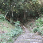 冠木門から上の登城階段と木道階段