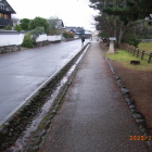 内堀通り雨に濡れている登校前時刻