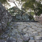 本丸外曲輪東虎口斜めスロープ下より