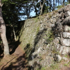 本丸西面石垣を虎口より見る