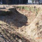 北馬出方向より中馬出三日月堀南に見る