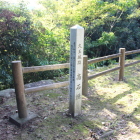 主郭西端の高石垣上から見た処