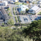 山頂二の丸より見下ろす三の丸辺り