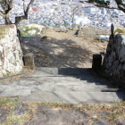 本丸東虎口より外曲輪東前を見る