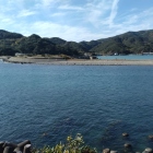 今川口、遠景左の山は旧帝国陸軍由良要塞