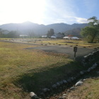 御居間跡を観る　西側より