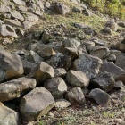 ⑦	本丸南西隅（破却された大量の石がゴロゴロそのまま）