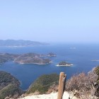 ③	山頂から釜山を眺める（金田城）