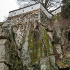 天然の岩を用いた石垣