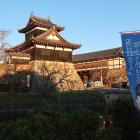 追手門と追手向櫓。豊臣兄弟！ののぼり旗が並ぶ