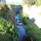 帯曲輪の東を流れる自然の川外堀の代わり