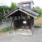 民家東隣の地蔵石仏祠