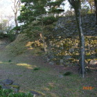 景観整備の持仏堂曲輪北西辺りの堀と石垣