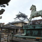 龍城神社の神馬越しの天守閣
