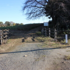 天幕城登城口蕨沢川に架かる橋