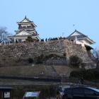 日の出前の人出南広場より