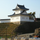 東曲輪復元隅櫓南東角を駐車場より眺める