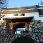 初日を浴びる天守御門