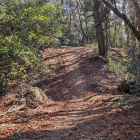 西峰手前の堀切