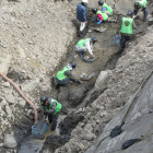 お揃いのユニフォームで作業中