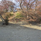 大光寺境内の土塁跡角