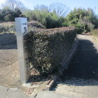 民家前にある立派な石柱