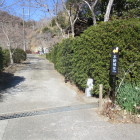 駐車場先の城址標識