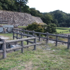 同左より天球丸楯蔵跡石垣を見る