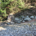 搦手門跡東側の石垣土塁