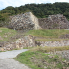 太鼓御門先より二の丸高石垣群を見上げる