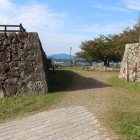 二の丸表御門跡石垣を東から西へ見る