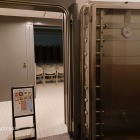 金庫の重層な扉