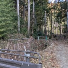 泉蔵院横の登城口