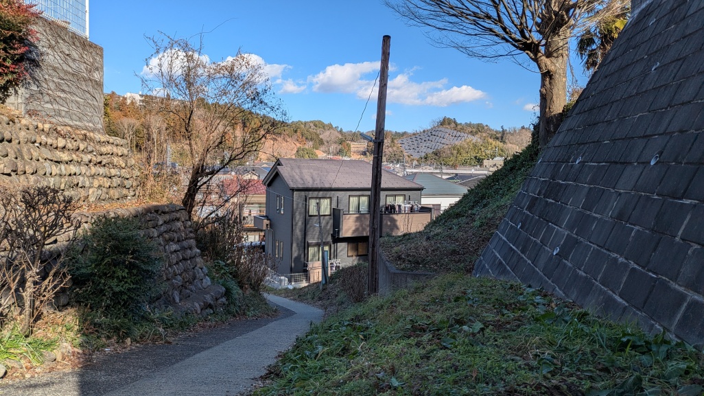平井館の堀切跡、上から