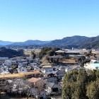 ⑧	二ノ丸から五ヶ瀬川と高千穂の峰を眺める（中央右は内藤記念館）