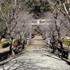 ③	菊池神社参道