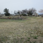 首塚の西、主要部と思われる広い平地があるが、遺構は不明