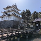 御三階櫓と東門(どちらも復元)