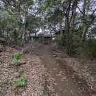 【土橋】奥が馬出曲輪。