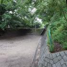 山科中央公園の土塁外側の堀跡