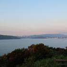 首塚から九鬼嘉隆が水軍を率いた鳥羽湾を望む