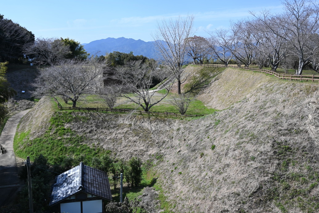二の丸より三の丸、西ノ城