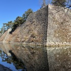 水面に映る高石垣