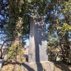 碑は何書いてんだかわかんねっぺ