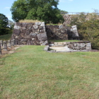 小天守台上より西へ中天守台を見る