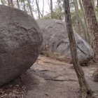 途中で巨石がお出迎え