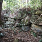 居館跡石積み