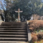 東側の曲輪にはトーテムポール