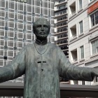 ⑨	フランシスコ・ザビエル像（大分駅前）